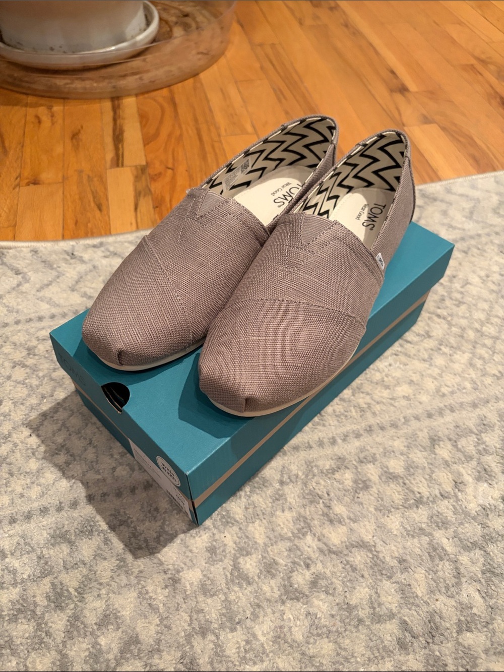TOMs women shoes size 10 wide